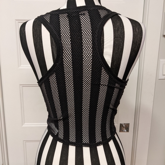 Out from under racer back mesh crop top - Picture 4 of 6